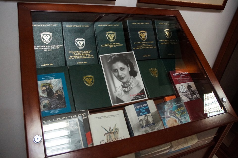 Μουσείο Πολέμου στο Καλπάκι -Οπλα, παράσημα και ματωμένες στρατιωτικές στολές [εικόνες] | iefimerida.gr 10