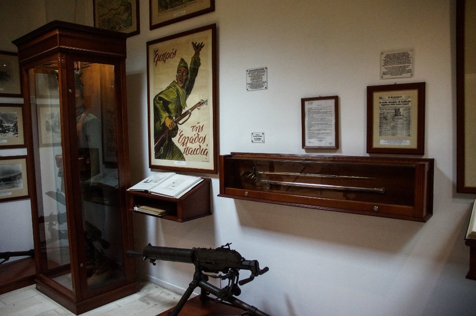 Μουσείο Πολέμου στο Καλπάκι -Οπλα, παράσημα και ματωμένες στρατιωτικές στολές [εικόνες] | iefimerida.gr 3