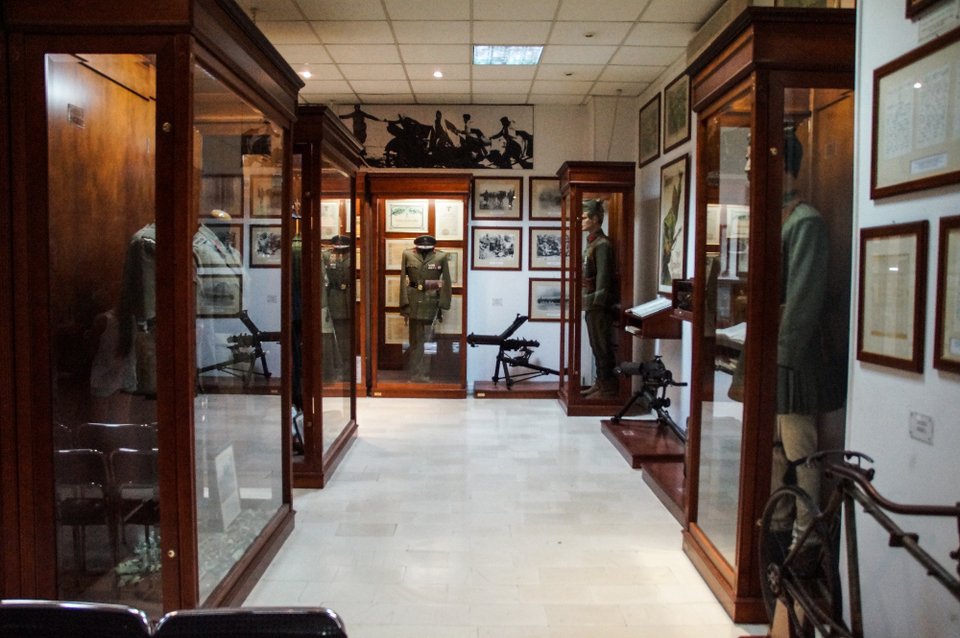 Μουσείο Πολέμου στο Καλπάκι -Οπλα, παράσημα και ματωμένες στρατιωτικές στολές [εικόνες] | iefimerida.gr 2