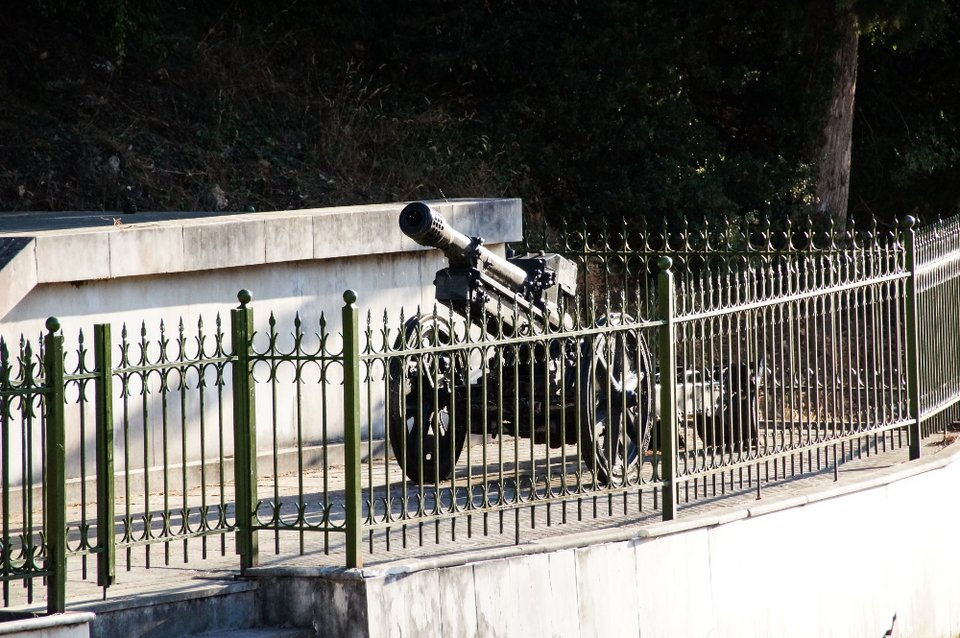 Μουσείο Πολέμου στο Καλπάκι -Οπλα, παράσημα και ματωμένες στρατιωτικές στολές [εικόνες] | iefimerida.gr 1