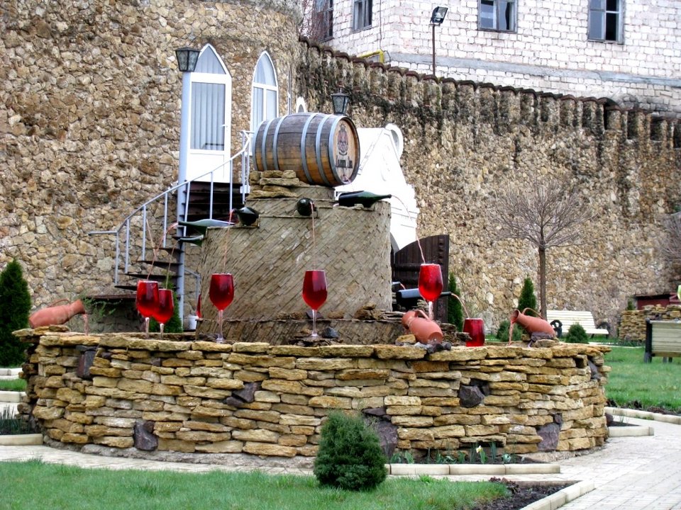 Αυτό το χωριό στη Μολδαβία είναι μία τεράστια υπόγεια κάβα 120 χλμ.! [εικόνες & βίντεο]  | iefimerida.gr 1