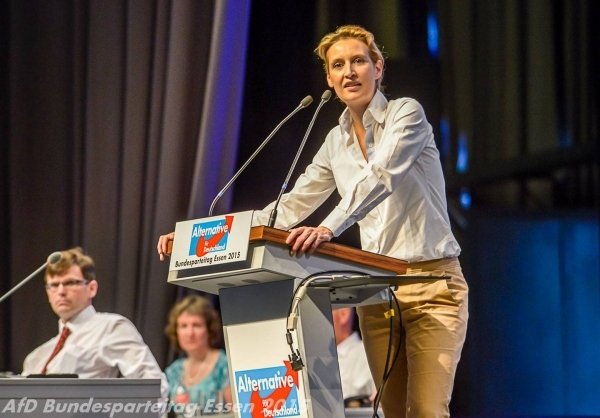 Alice Weidel, η ηγέτις του ακροδεξιού AfD: Αντι-Ισλάμ, αντι-Μέρκελ, αντι-Ευρώπη [εικόνες] | iefimerida.gr 1