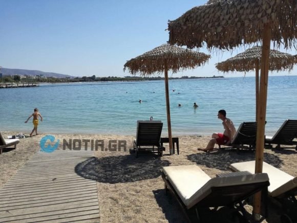 Απίστευτο: Μικρά παιδιά κάνουν μπάνιο στα μολυσμένα νερά του Αλίμου [εικόνες & βίντεο] | iefimerida.gr 0