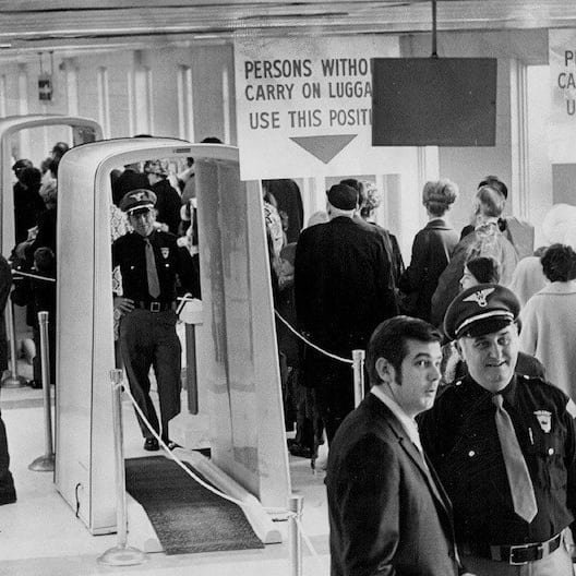 Παλιά το ταξίδι με αεροπλάνο ήταν πραγματική χλιδή [εικόνες] | iefimerida.gr 1