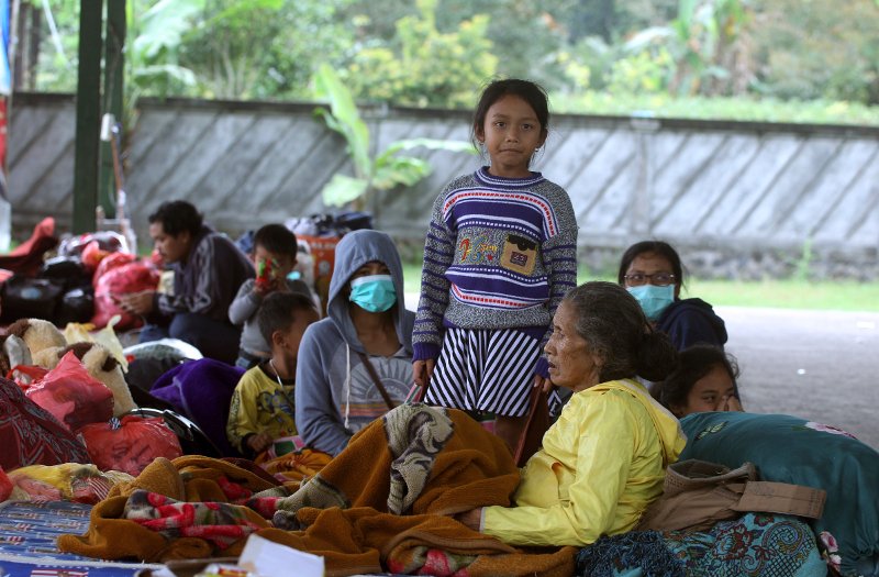 50.000 άνθρωποι εγκατέλειψαν τα σπίτια τους στο Μπαλί, φοβούνται έκρηξη ηφαιστείου [εικόνες] | iefimerida.gr 2