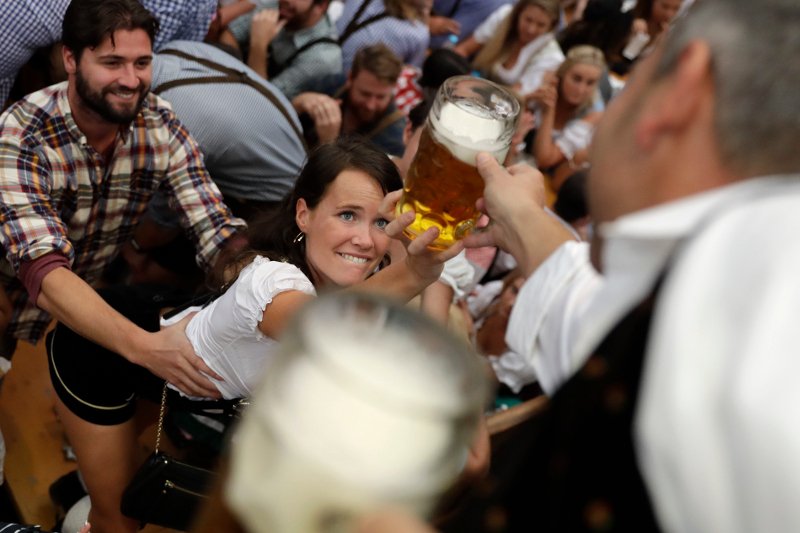 Μόναχο: Aρχισε το Oktoberfest -H μεγαλύτερη παραδοσιακή γιορτή της Γερμανίας [εικόνες & βίντεο]  | iefimerida.gr 2