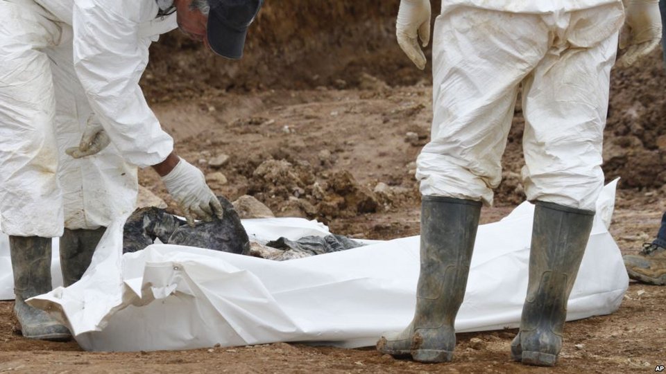 Μακάβριο εύρημα στη Βοσνία -Ομαδικοί τάφοι με λείψανα θυμάτων πολέμου [εικόνες]  | iefimerida.gr 0