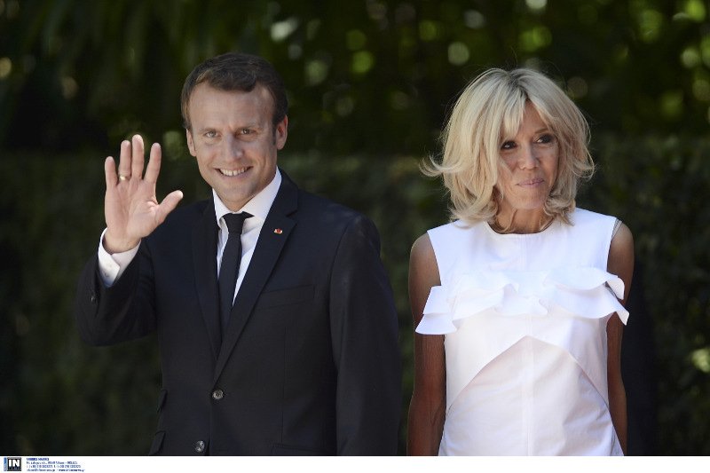 Ως σικάτη Γαλλίδα η Μπριζίτ Μακρόν στην Αθήνα -Απλή, με ασπρόμαυρο σύνολο και μια Lοuis Vuitton [εικόνες] | iefimerida.gr 5