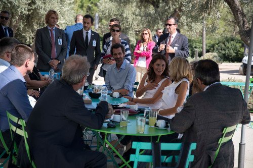 Ποια ξενάγησε πραγματικά την Mπριζίτ στην Ακρόπολη -Το είχε κάνει και στον Ομπάμα [εικόνες] | iefimerida.gr 5