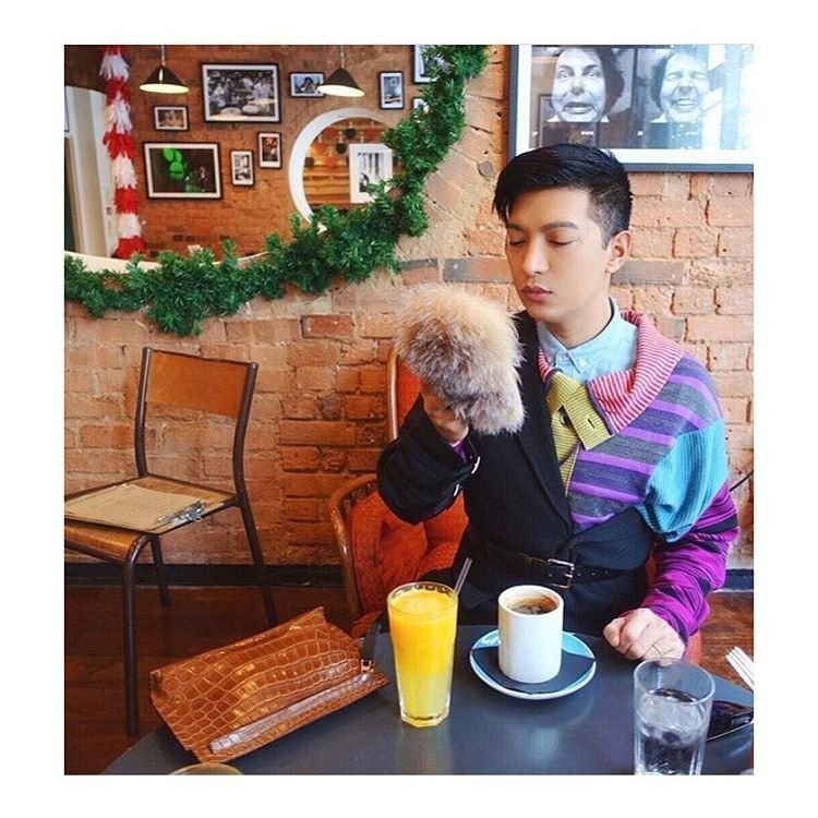 Στέλεχος τράπεζας άφησε τη δουλειά της και κάνει θήκες για  iPhone από αληθινή γούνα [εικόνες] | iefimerida.gr 12