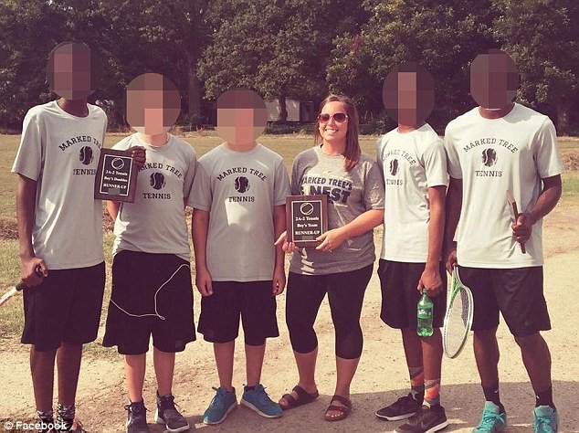 Η δασκάλα έκανε... ομορφιές -Σεξ με τέσσερις μαθητές της, μέσα στο ίδιο της το σπίτι [εικόνες] | iefimerida.gr 1