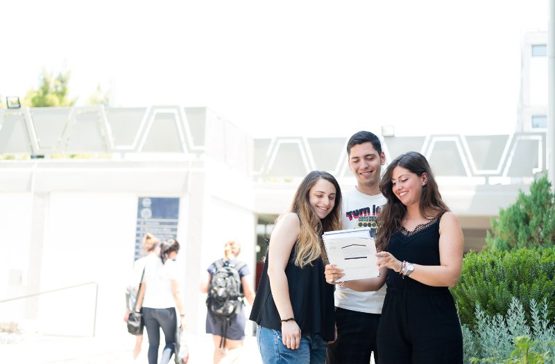 Σπουδάζεις στην Αμερική, ζεις στην Αθήνα. Κι όμως γίνεται! | iefimerida.gr 2
