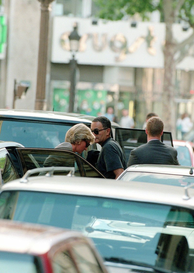 Η τελευταία ημέρα της ζωής της Νταϊάνα -Από τις βουτιές το πρωί στη Σαρδηνία, ως το φριχτό τροχαίο στο τούνελ Αλμά που της στοίχισε τη ζωή [εικόνες] | iefimerida.gr 9