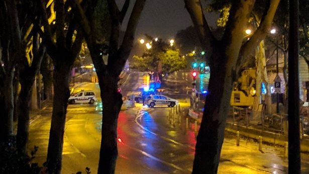 Νύχτα τρόμου στο Παρίσι: Εκκενώθηκε ο Πύργος του Αϊφελ -Συνελήφθη ύποπτος | iefimerida.gr 1
