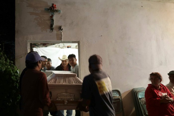 Ο σεισμός στο Μεξικό ξεκλήρισε 11μελή οικογένεια -Βρίσκονταν σε βάφτιση [εικόνες] | iefimerida.gr 0