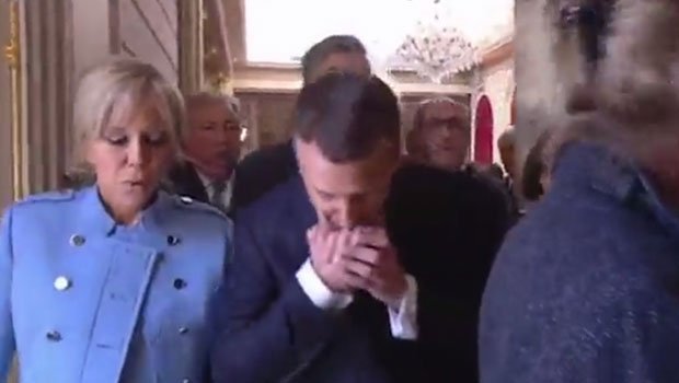 Νέο βιβλίο: Η Μπριζίτ είναι αυτή που εξανθρωπίζει τον Εμανουέλ Μακρόν [εικόνες] | iefimerida.gr 4