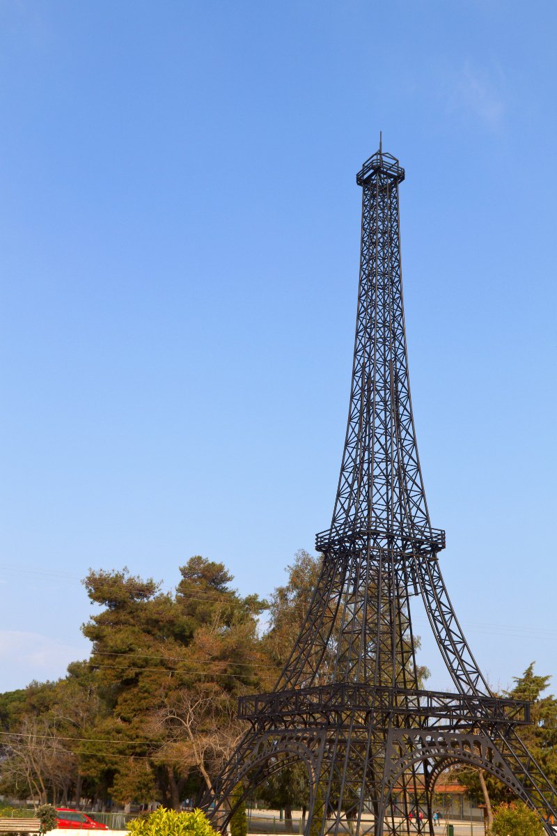 Στα Φιλιατρά εκτός από Πύργο του Αϊφελ έχουν και κάστρο αλά... Disneyland! [εικόνες & βίντεο] | iefimerida.gr 0