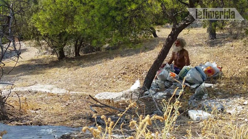 Αστεγοι σε τρώγλες και σπηλιές του Φιλοπάππου -«Καλύτερα εδώ, παρά στα παγκάκια» [εικόνες] | iefimerida.gr 0