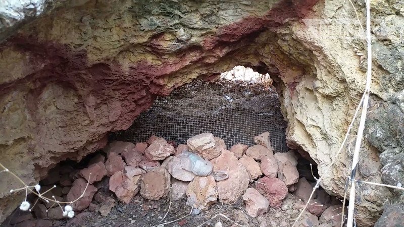 Αστεγοι σε τρώγλες και σπηλιές του Φιλοπάππου -«Καλύτερα εδώ, παρά στα παγκάκια» [εικόνες] | iefimerida.gr 3