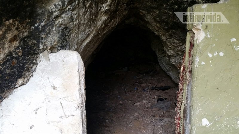 Αστεγοι σε τρώγλες και σπηλιές του Φιλοπάππου -«Καλύτερα εδώ, παρά στα παγκάκια» [εικόνες] | iefimerida.gr 2