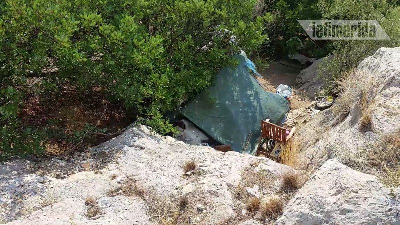 Αστεγοι σε τρώγλες και σπηλιές του Φιλοπάππου -«Καλύτερα εδώ, παρά στα παγκάκια» [εικόνες] | iefimerida.gr 7