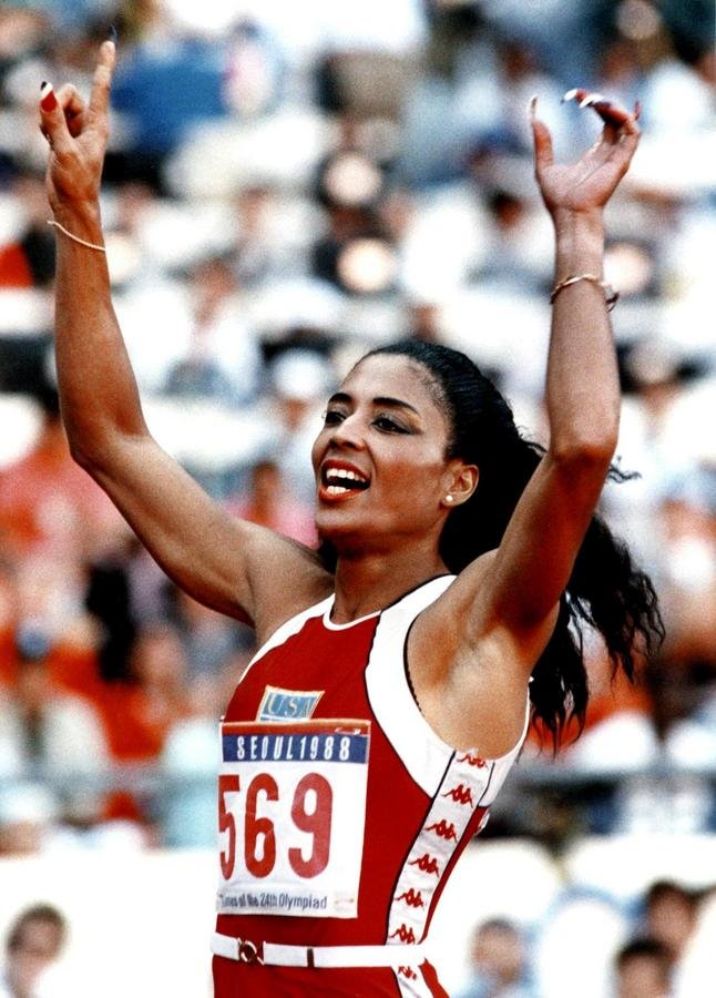 Σαν σήμερα, 1998: Ο «περίεργος» θάνατος της Φλόρενς Γκρίφιθ-Τζόινερ -Τα ακατάρριπτα παγκόσμια ρεκόρ της και τα αναβολικά [εικόνες & βίντεο] | iefimerida.gr 1