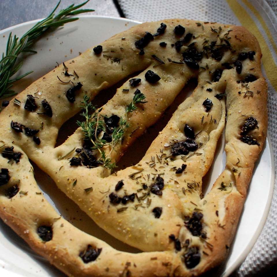 Ψωμί focaccia με δενδρολίβανο και λάδι | iefimerida.gr 2