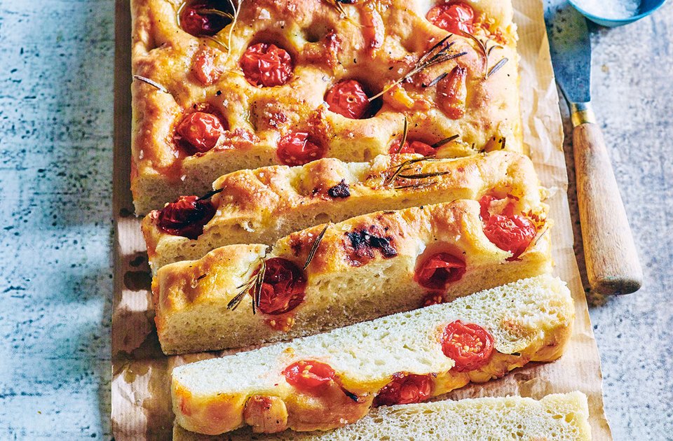 Ψωμί focaccia με δενδρολίβανο και λάδι | iefimerida.gr 3