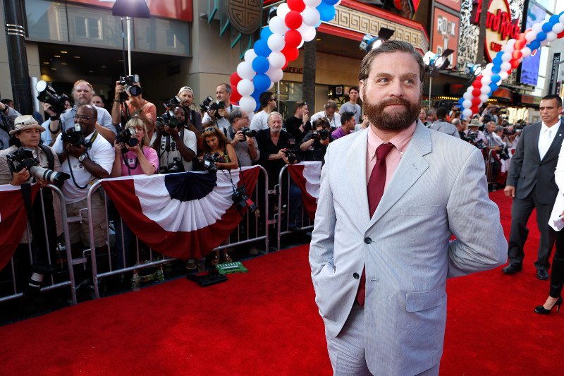 Ο Ζακ Γαλιφιανάκης έκοψε το ποτό και έμεινε μισός -Ανανεωμένος στο κόκκινο χαλί [εικόνες] | iefimerida.gr 9