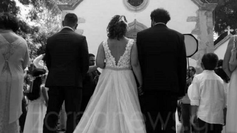 Ο γιος πρώην υπουργού της ΝΔ παντρεύτηκε σε έναν γάμο με... κοκκινοσκουφίτσες [εικόνες] | iefimerida.gr 10