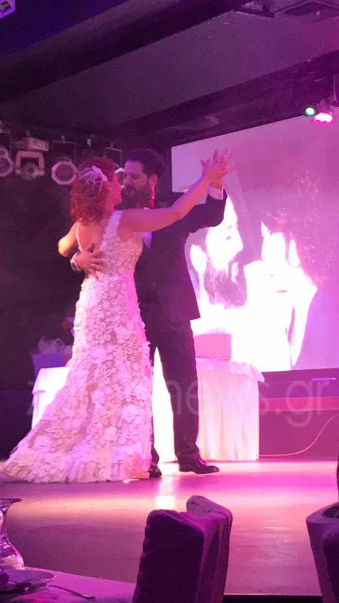 Ο γιος πρώην υπουργού της ΝΔ παντρεύτηκε σε έναν γάμο με... κοκκινοσκουφίτσες [εικόνες] | iefimerida.gr 1