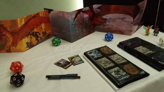 Ο γιος πρώην υπουργού της ΝΔ παντρεύτηκε σε έναν γάμο με... κοκκινοσκουφίτσες [εικόνες] | iefimerida.gr 3