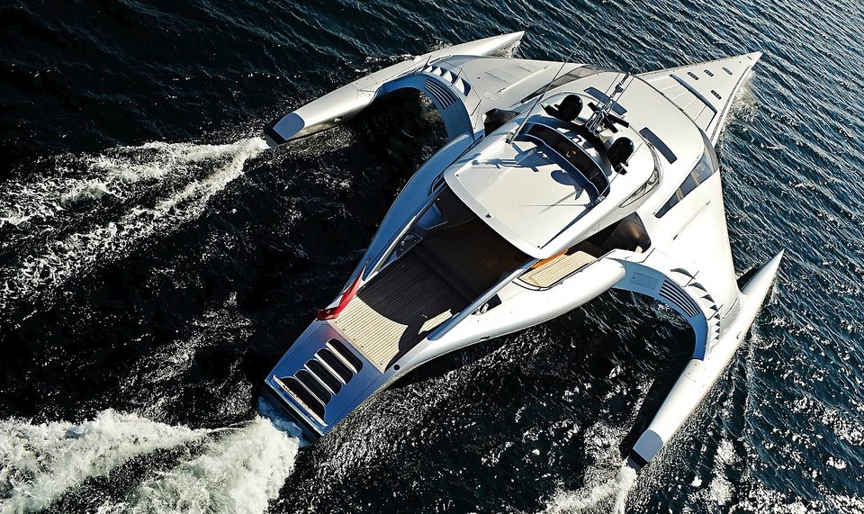 Αφωνοι στην Ψαρού με διαστημικό γιοτ, πλωτό υπερμοντέρνο παλάτι -Είναι «τρι-μαράν», πλοηγείται και μέσω... iPad [εικόνες & βίντεο] | iefimerida.gr 3