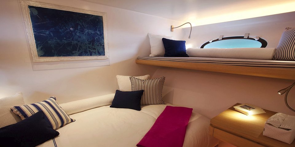 Αφωνοι στην Ψαρού με διαστημικό γιοτ, πλωτό υπερμοντέρνο παλάτι -Είναι «τρι-μαράν», πλοηγείται και μέσω... iPad [εικόνες & βίντεο] | iefimerida.gr 21