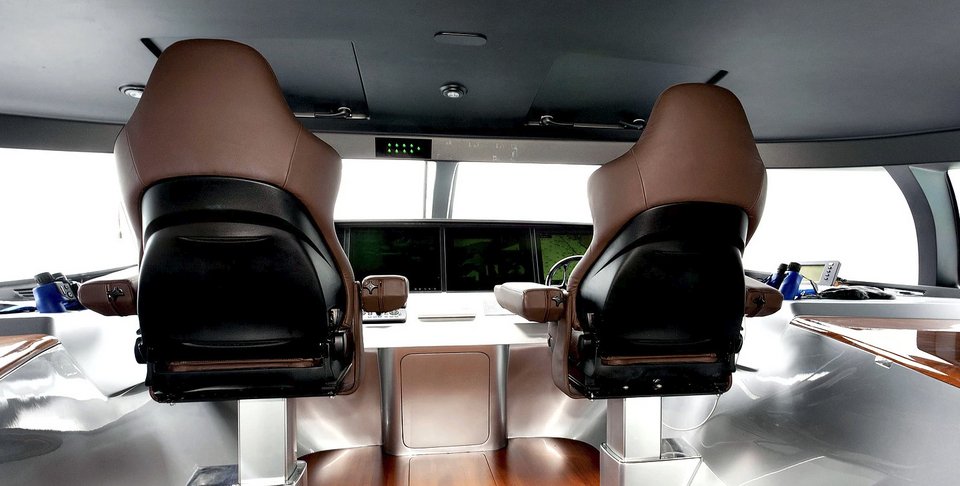 Αφωνοι στην Ψαρού με διαστημικό γιοτ, πλωτό υπερμοντέρνο παλάτι -Είναι «τρι-μαράν», πλοηγείται και μέσω... iPad [εικόνες & βίντεο] | iefimerida.gr 23