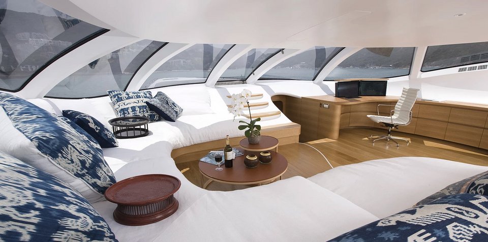 Αφωνοι στην Ψαρού με διαστημικό γιοτ, πλωτό υπερμοντέρνο παλάτι -Είναι «τρι-μαράν», πλοηγείται και μέσω... iPad [εικόνες & βίντεο] | iefimerida.gr 22