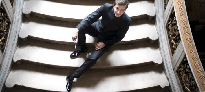 Διονύσης Γραμμένος: Ο 27χρονος Κερκυραίος που διευθύνει ορχήστρες σε όλο τον κόσμο [βίντεο]  | iefimerida.gr 1