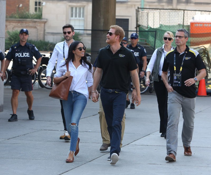 Επιτέλους μαζί: Χεράκι-χεράκι ο πρίγκιπας Χάρι και η Μέγκαν Μαρκλ [εικόνες & βίντεο] | iefimerida.gr 0