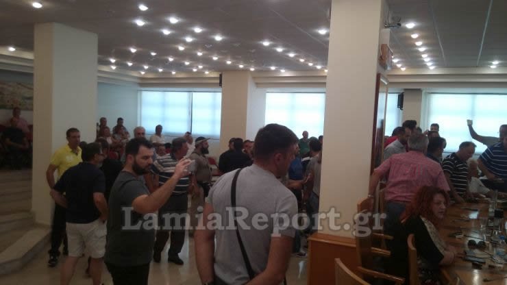 Λαμία: Επεισόδια ξανά στο Δημοτικό Συμβούλιο -Πρόταση μομφής προς τον Πρόεδρο [εικόνες & βίντεο] | iefimerida.gr 3