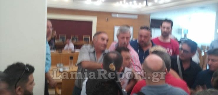 Λαμία: Επεισόδια ξανά στο Δημοτικό Συμβούλιο -Πρόταση μομφής προς τον Πρόεδρο [εικόνες & βίντεο] | iefimerida.gr 5
