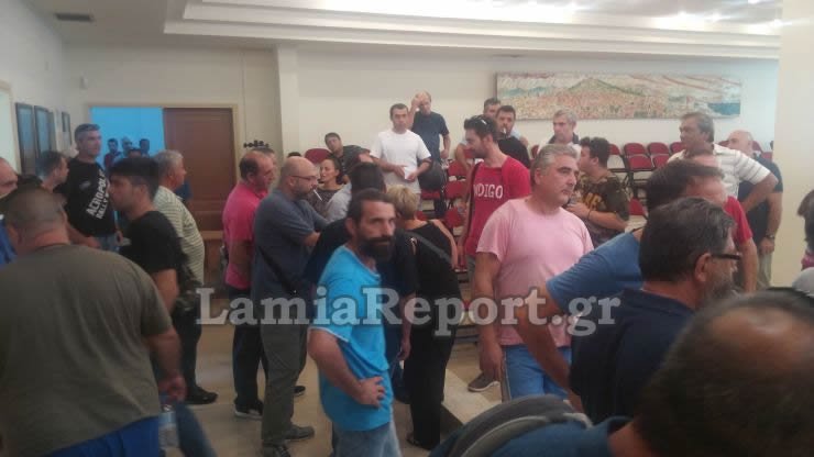 Λαμία: Επεισόδια ξανά στο Δημοτικό Συμβούλιο -Πρόταση μομφής προς τον Πρόεδρο [εικόνες & βίντεο] | iefimerida.gr 0