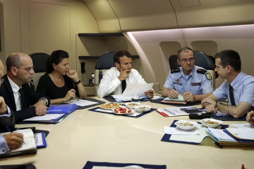 Ο Μακρόν πήγε στα νησιά των Αντιλλών που επλήγησαν από τον κυκλώνα Ιρμα [εικόνες] | iefimerida.gr 5