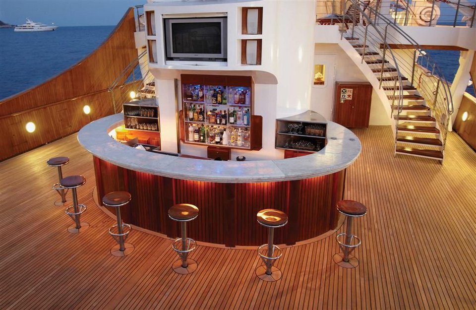 Η θαλαμηγός του Ωνάση παραμένει ο ορισμός της χλιδής -Νοικιάζεται για 470.000 ευρώ την εβδομάδα [εικόνες] | iefimerida.gr 12