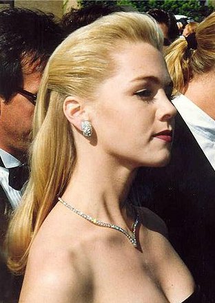 Αγνώριστη η «Κέλι» του Beverly Hills 90210 -Με κιλά και αλλοιωμένο πρόσωπο [εικόνες] | iefimerida.gr 5