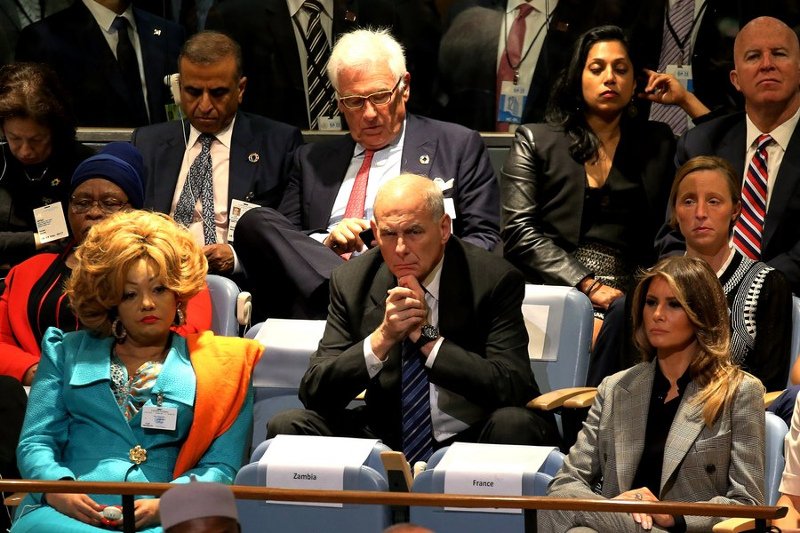 Οι αντιδράσεις του Τζον Κέλι, τη στιγμή που μιλούσε ο Τραμπ -Απόγνωση ή κούραση; [εικόνες] | iefimerida.gr 0