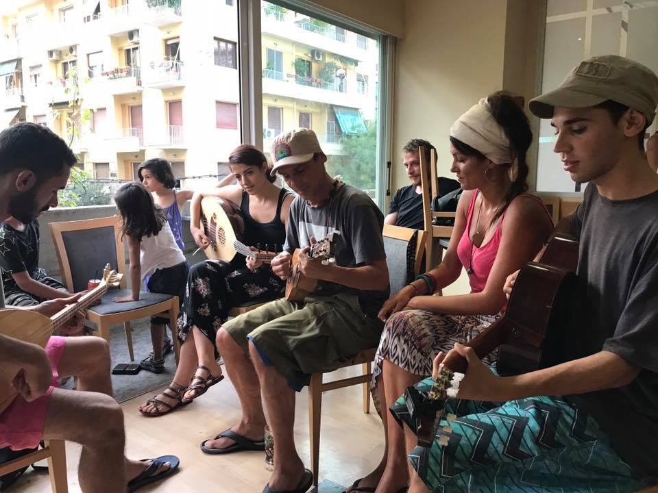 Μανού Τσάο και Κλέλια Ρένεση στην κατάληψη του ξενοδοχείου City Plaza [εικόνες] | iefimerida.gr 0