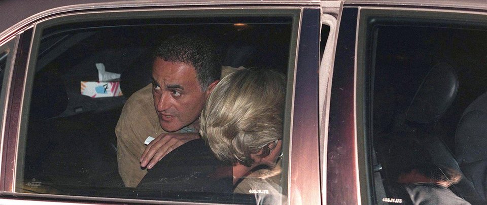 Νέο βιβλίο: «Αν ο Ντόντι Αλ Φαγιέντ είχε σεβαστεί το πρόγραμμα, η Νταϊάνα θα ζούσε» [εικόνες] | iefimerida.gr 4