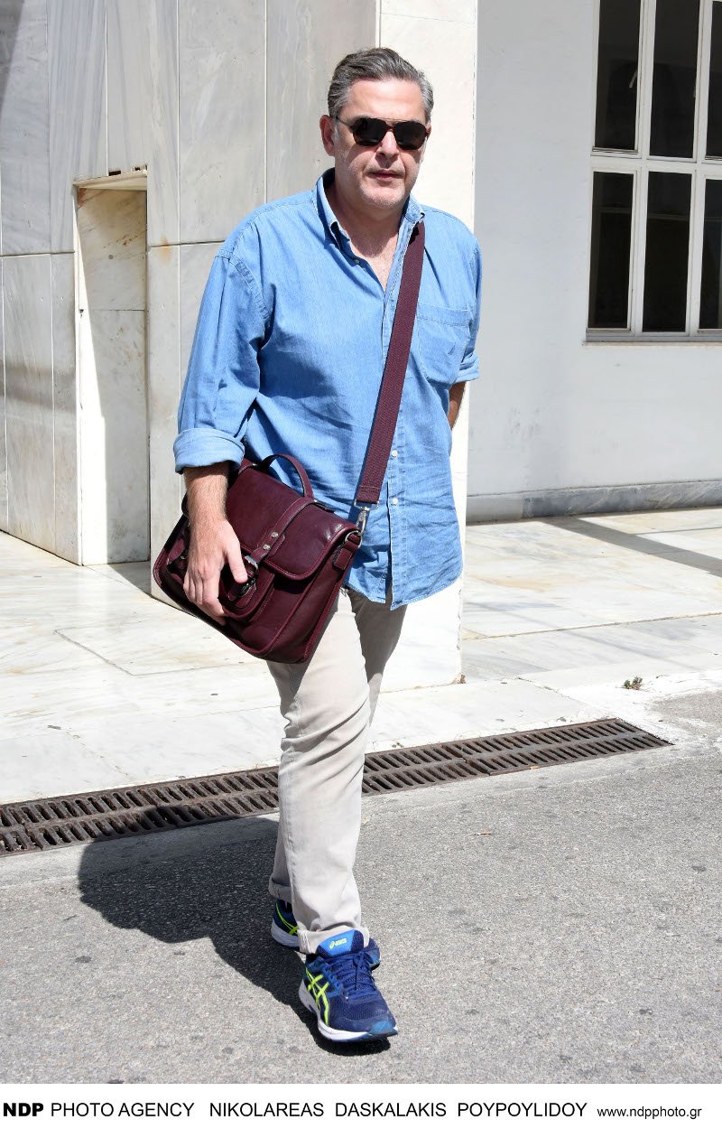 Συντετριμμένη η οικογένεια της Ζωής Λάσκαρη στο μνημόσυνο [εικόνες]  | iefimerida.gr 6