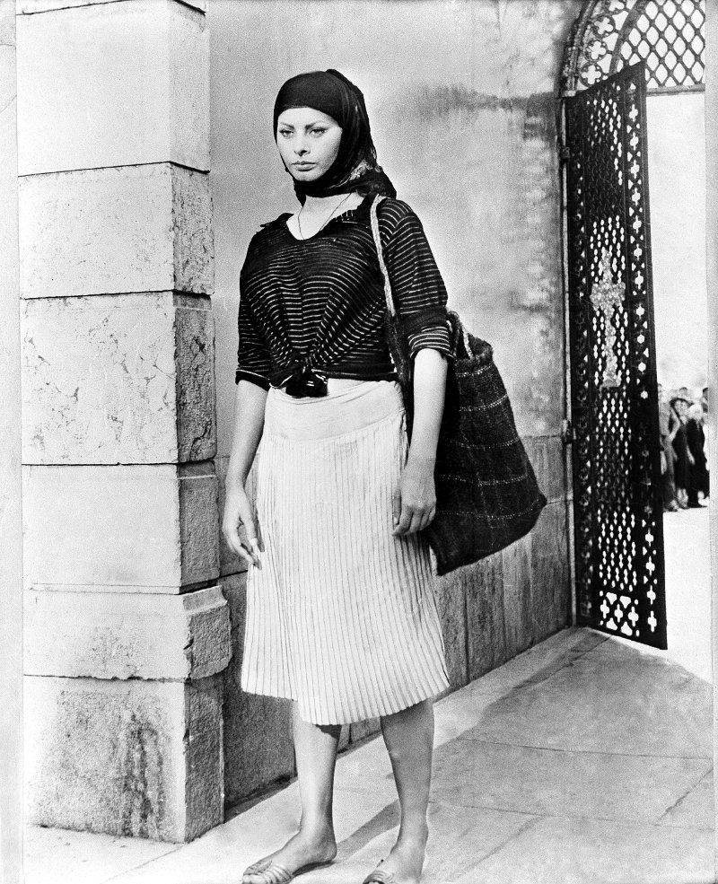 Οταν η Σοφία Λόρεν έγινε παγκόσμιο σύμβολο του σεξ -Με το βρεγμένο κολλητό φόρεμα στην Υδρα [εικόνες & βίντεο] | iefimerida.gr 2