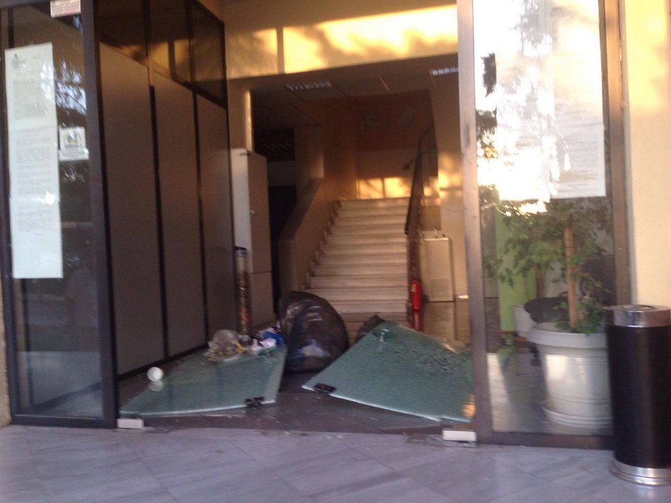 Εκτεταμένα επεισόδια στις πορείες για τον Παύλο Φύσσα: Τραυματίες και ζημιές - Επιτέθηκαν σε συνεργείο του ANT1 | iefimerida.gr 4